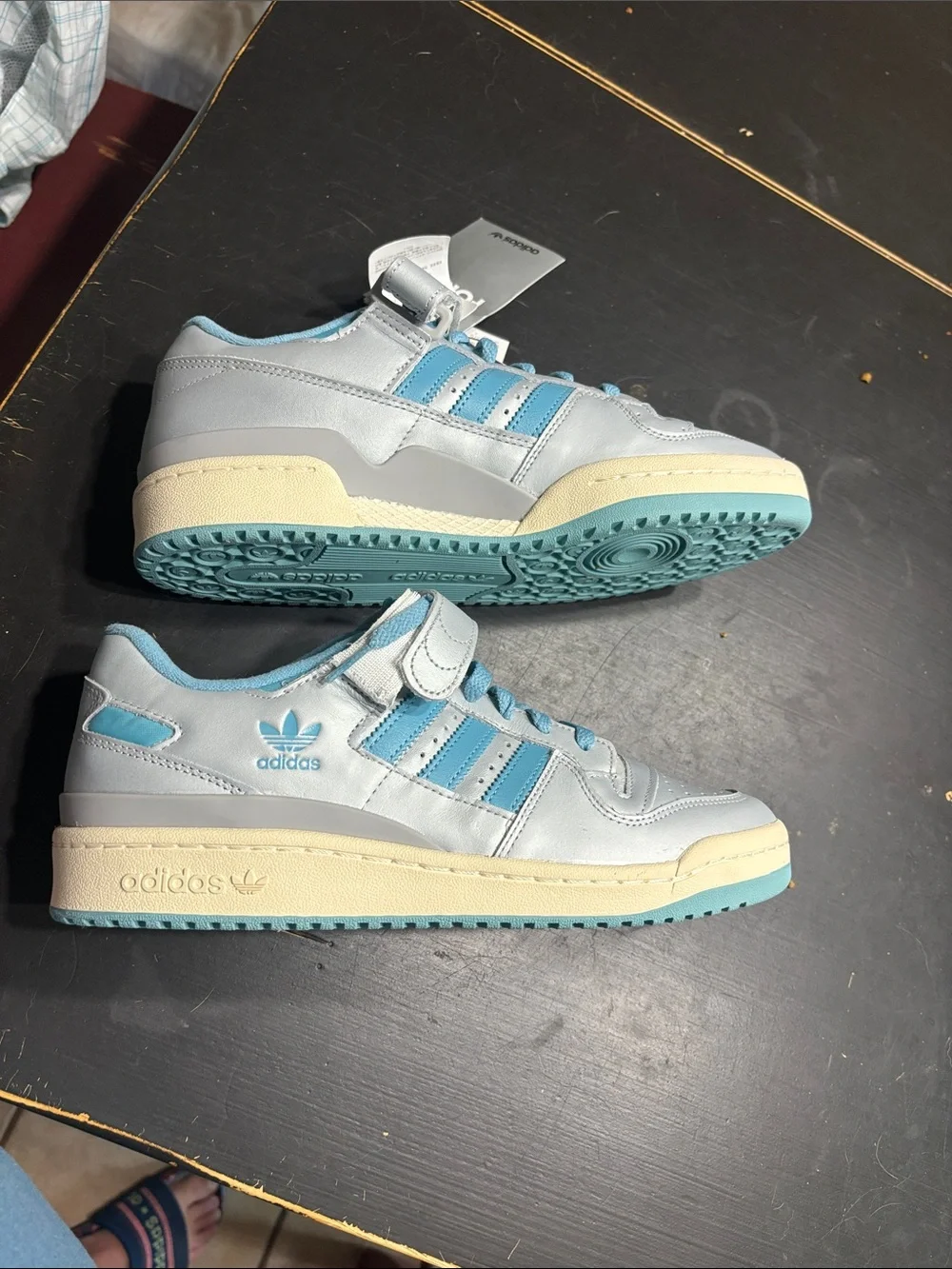 adidas forum 84 Light Blue & silver  Low-Top Sneakers with Strap